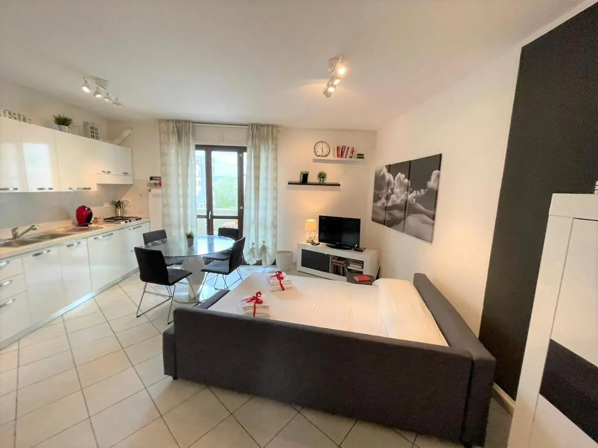 White&Grey House Daire Floransa