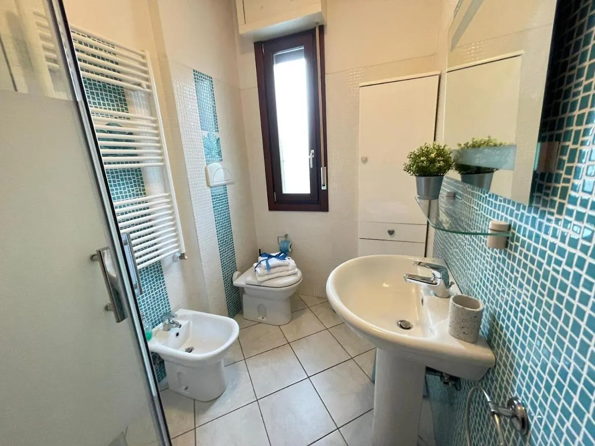 White&Grey House Daire Floransa
