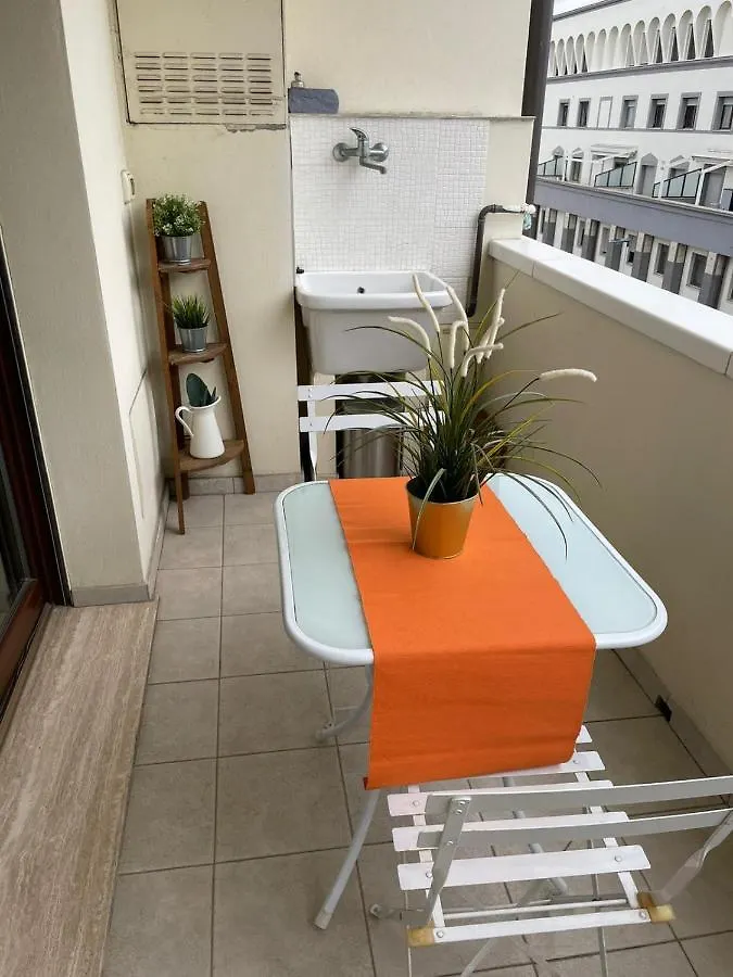White&Grey House Daire Floransa