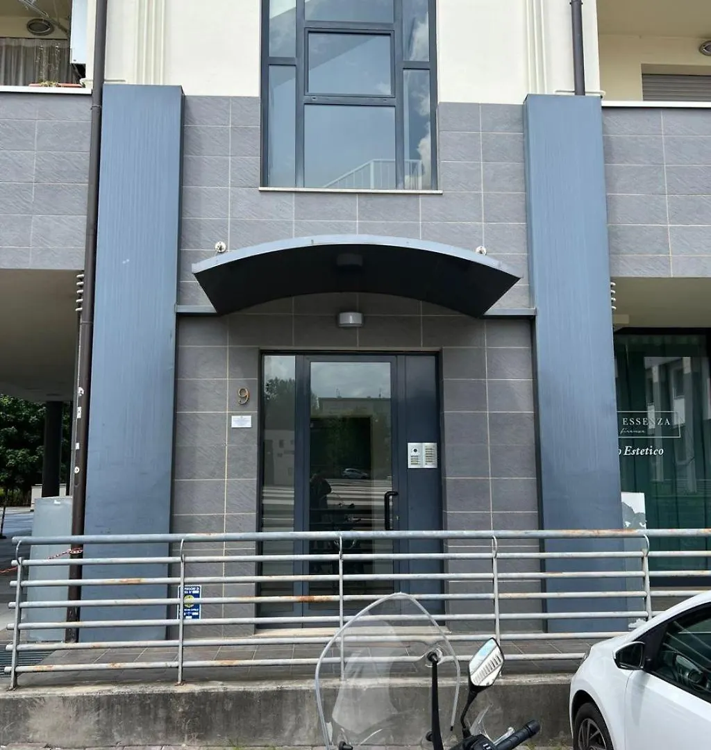 White&Grey House Daire Floransa